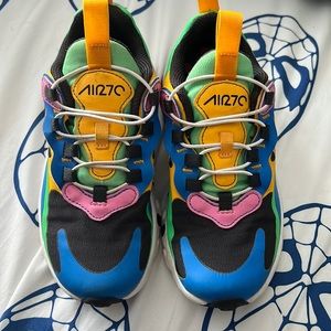 Nike girls size 13 Air Max 270